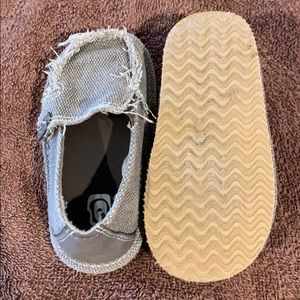 Toddler boys slip on shoes